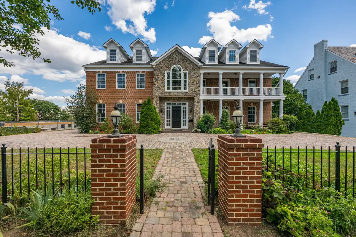 Exterior view of 1701 S. Arlington Ridge Rd.