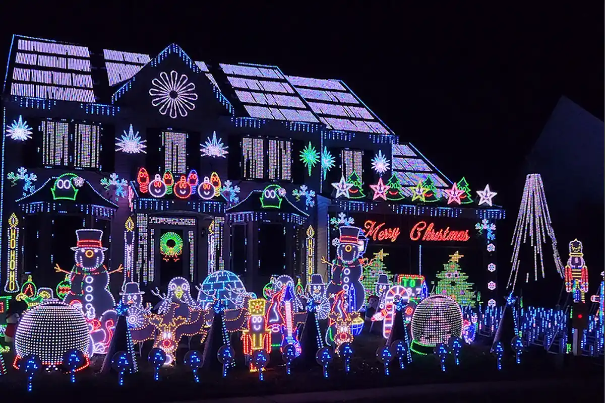 christmas light display at 21260 Rosetta Pl., Ashburn