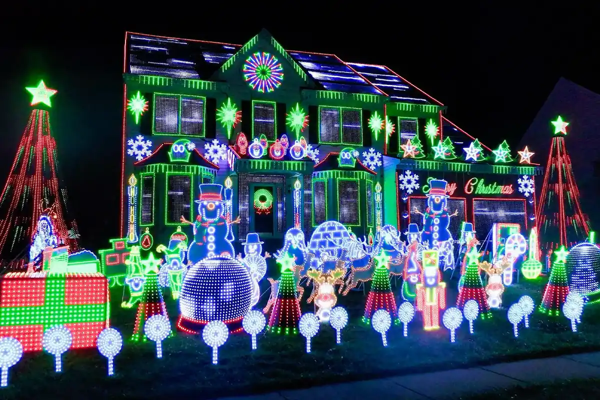 christmas light display at 21260 Rosetta Pl., Ashburn
