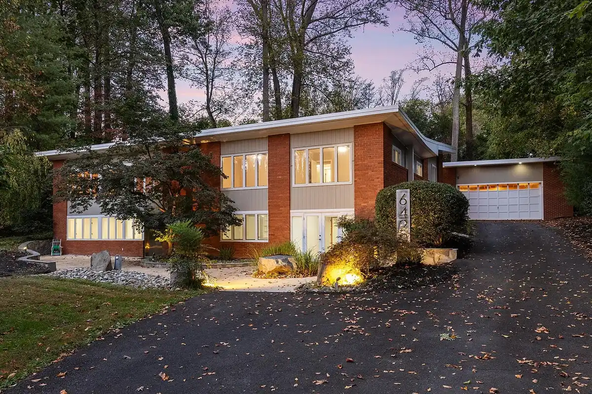 6420 Crosswoods Dr., Falls Church exterior