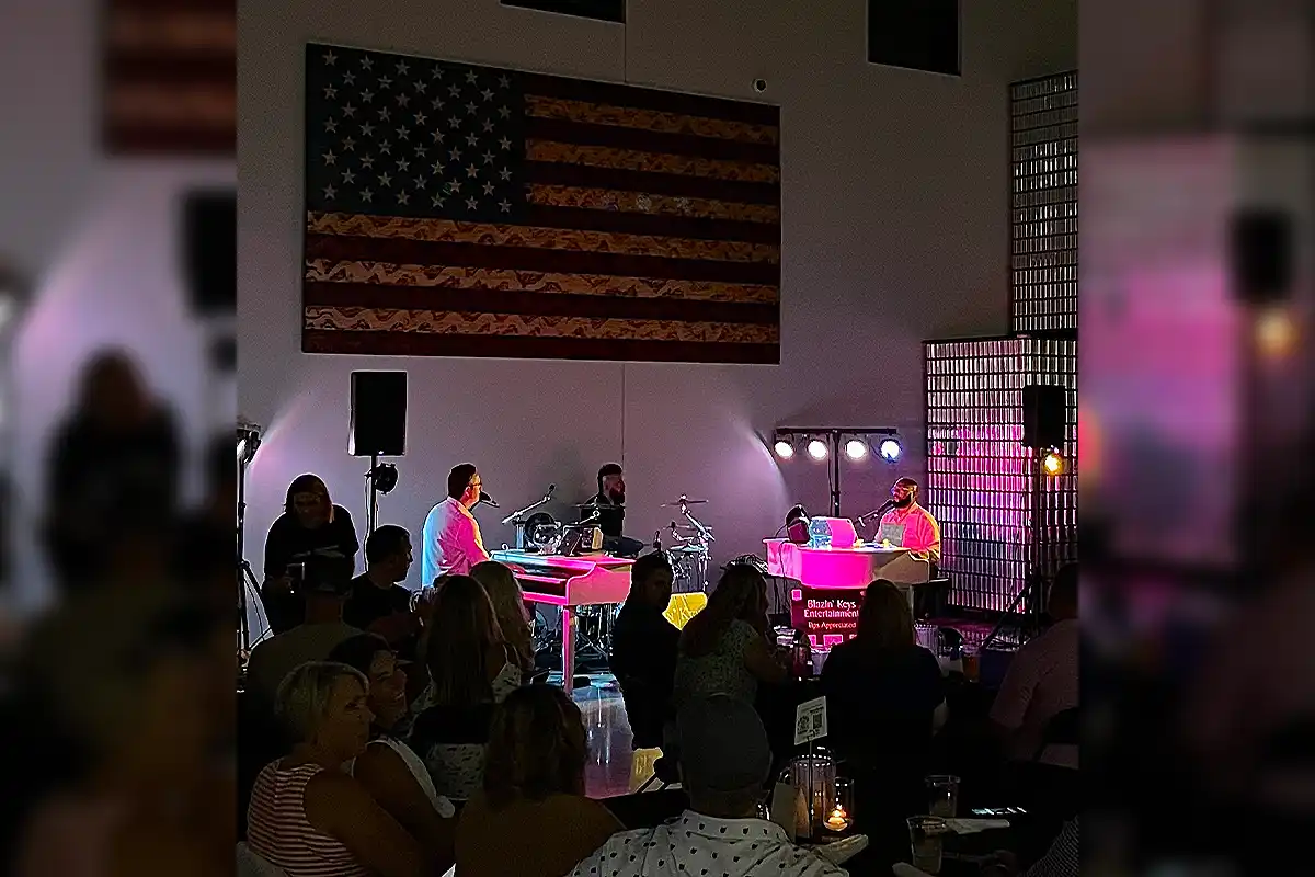 dueling piano show at honor brewing