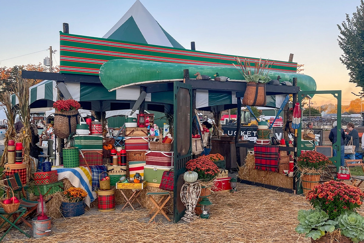 lucketts fall market image of antiques