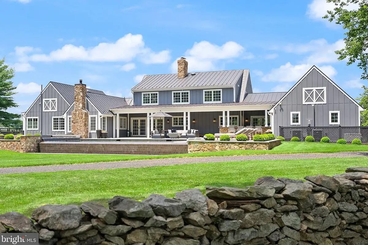 Grey house in Middleburg