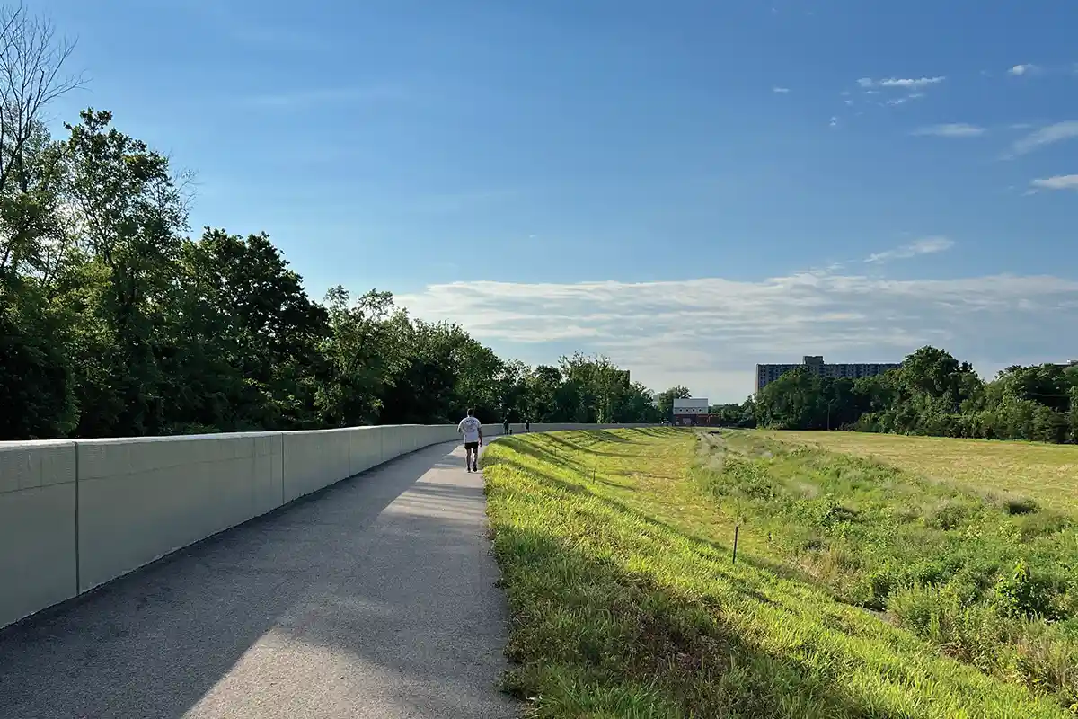 huntington park trail at cameron run park
